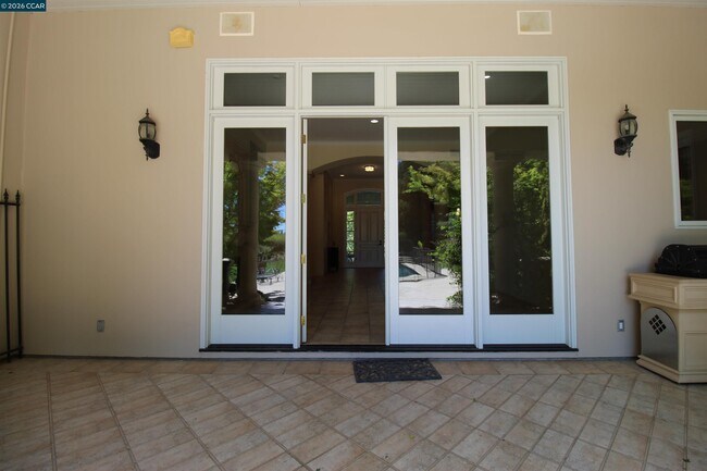 Building Photo - 348 Pheasant Run Dr