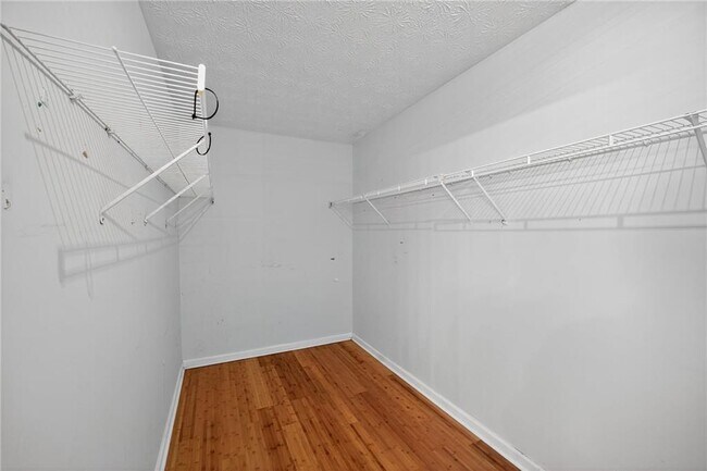 Building Photo - 245 Vaness Dr