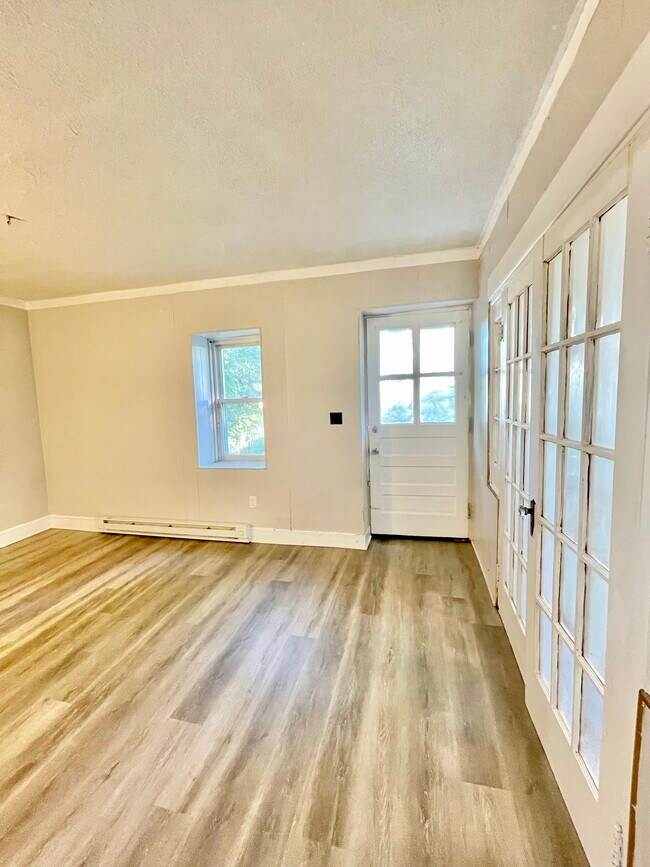 Building Photo - 449 Wilson St