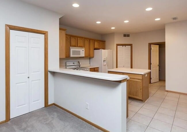 Building Photo - 277 S 79th St