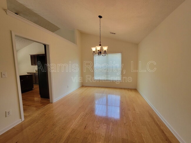 Building Photo - 3241 Cranberry Ln NE