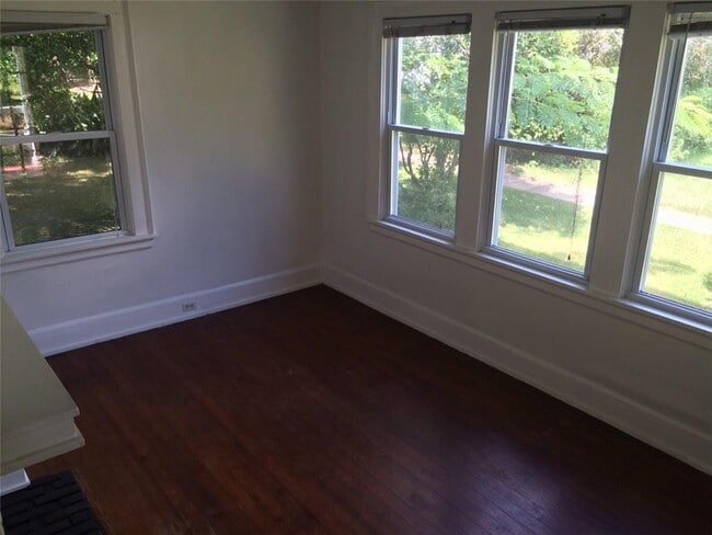 Building Photo - 316 4th St