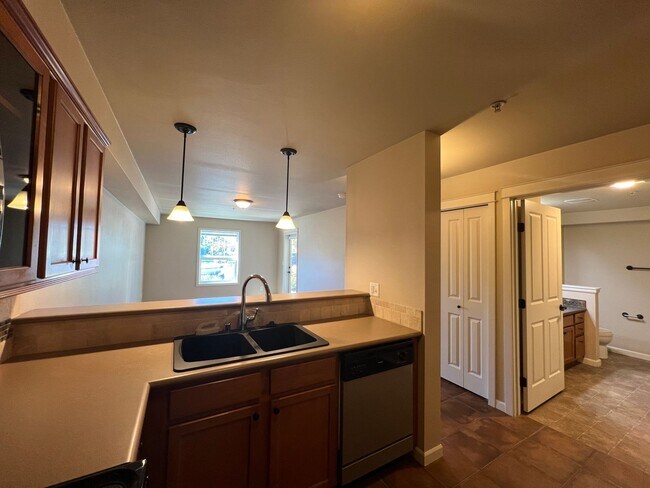 Building Photo - 1 Bedroom 1 Bath With Washer Dryer at Cypr...