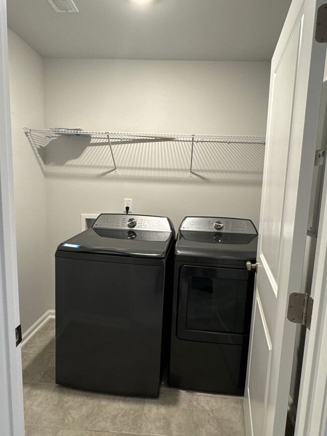 Building Photo - Wonderful 3 bed home