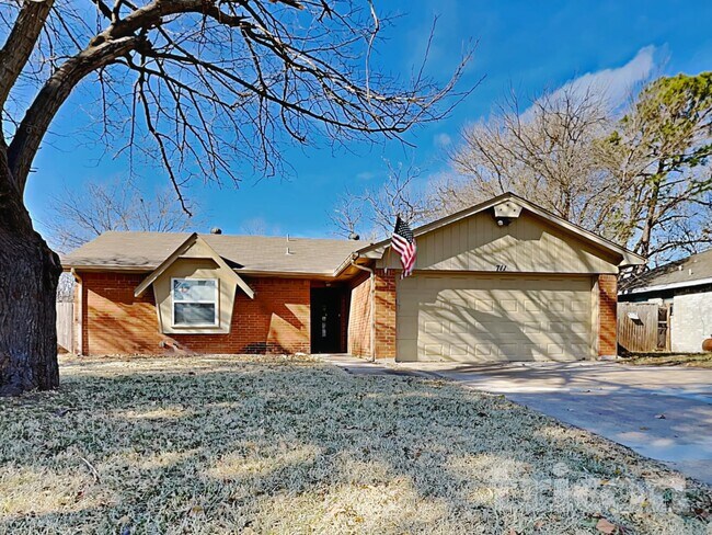 Building Photo - 711 Darnel Ln