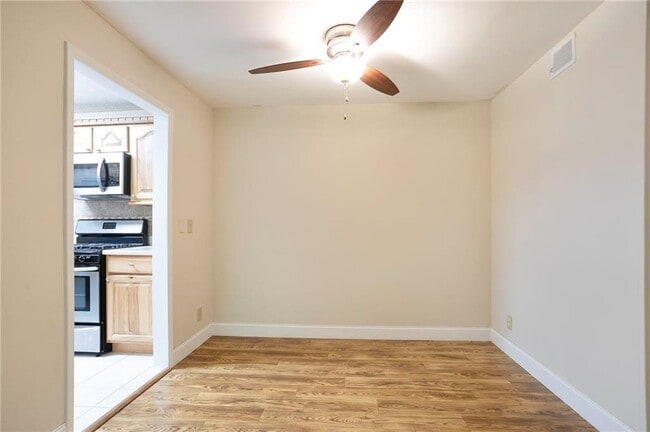 Building Photo - 408 River Run Dr