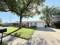 Building Photo - 1325 Longfellow Dr