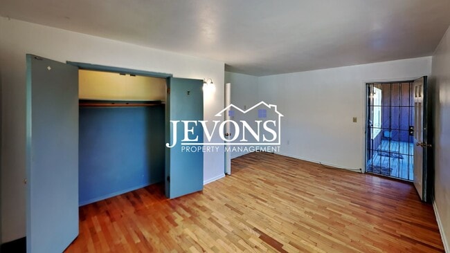 Building Photo - 4105 W Lincoln Ave