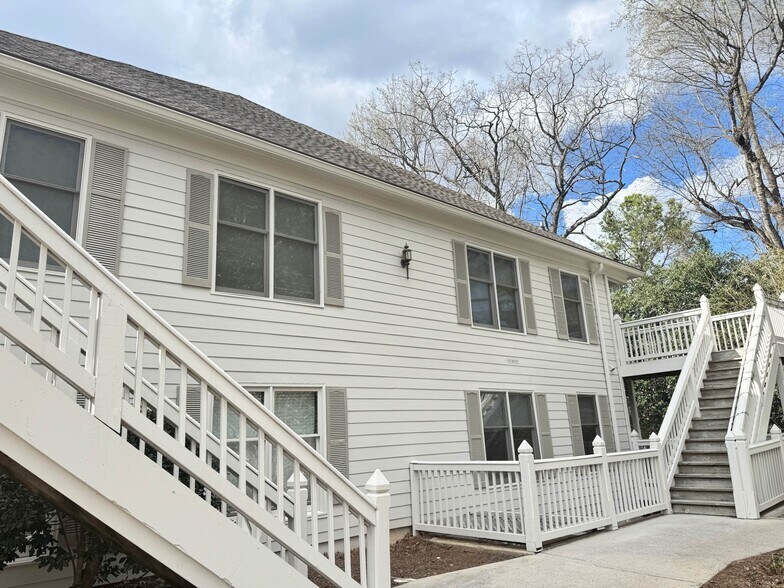 Building Photo - 601 Abingdon Way