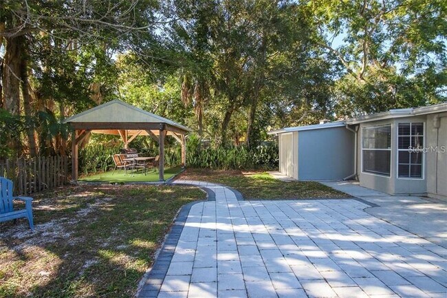 Building Photo - 2060 Sunnyside Pl