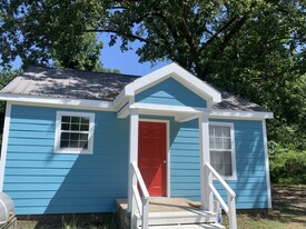 Building Photo - 318 E Whitt St