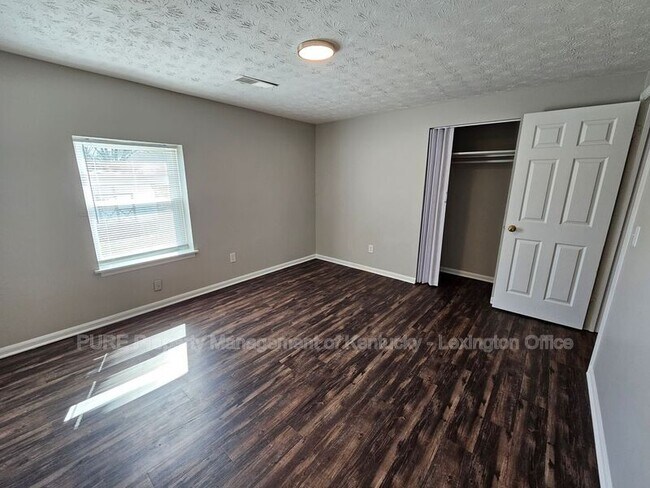 Building Photo - 427 Cardwell Ave