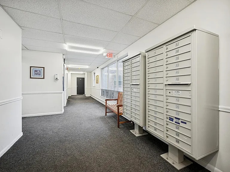 Building Photo - 7210 Oxford Ave