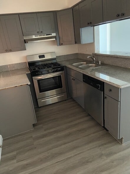 Primary Photo - 1325 Hoover S St