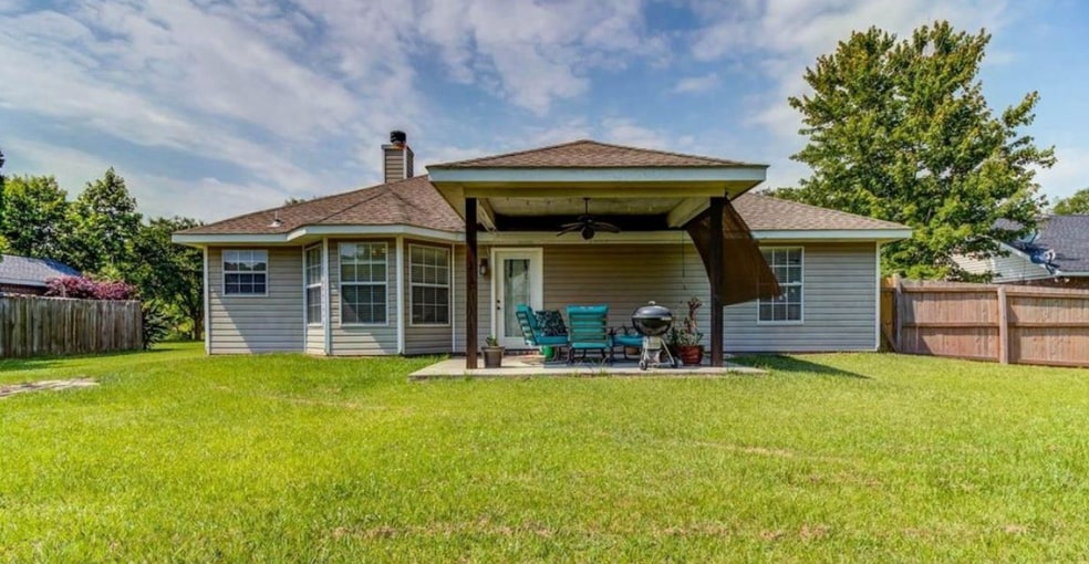 Building Photo - 15355 Northwood Hills Dr