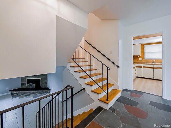 Building Photo - 7580 Thornwood St