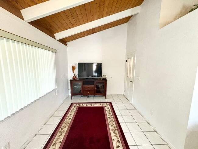 Building Photo - Stunning Ocean View 4/4 Home in Highly Desirable Neighborhood