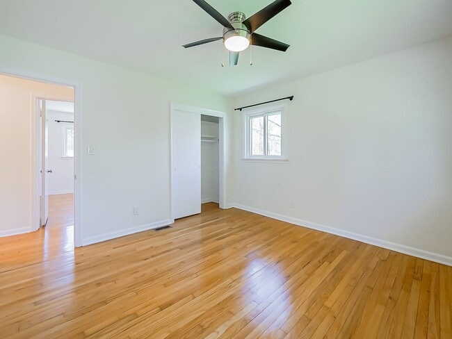 Building Photo - Spacious 3BR Home with Expansive 1-Acre Lot!