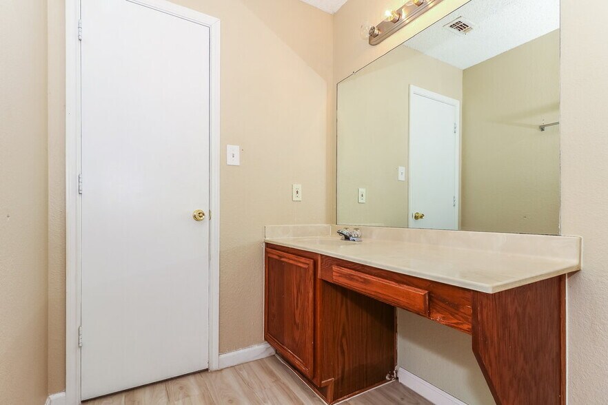 Building Photo - 8145 Waterside Trail