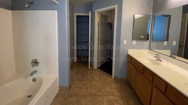 Building Photo - 3823 W White Canyon Rd