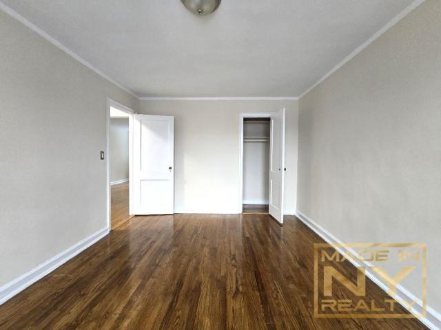 Building Photo - 2 bedroom in SUNNYSIDE GARDENS NY 11104