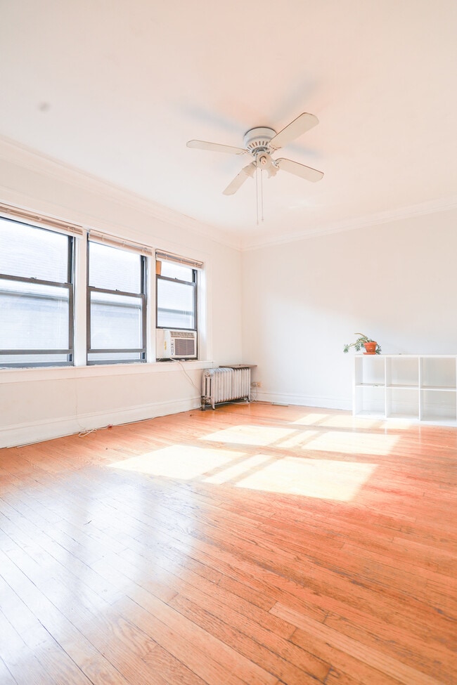 Building Photo - 2948 N Seeley Ave