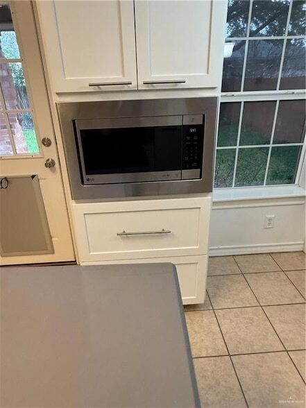 Building Photo - 3836 Frontier Dr