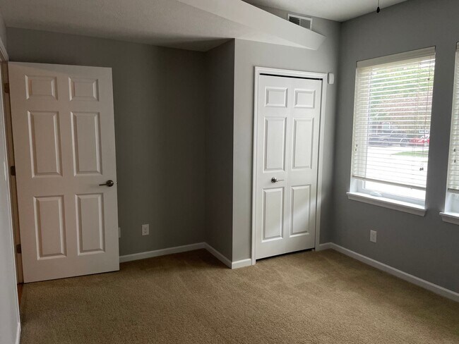 Building Photo - Located in the Detroit-Shoreway Area