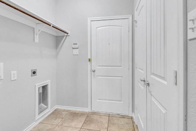 Building Photo - "Spacious 4-Bedroom Home with Chef’s Kitchen and a Master Retreat!"