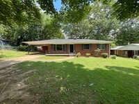 Building Photo - 3 bedroom 1.5 bath house available!   Large yard!
