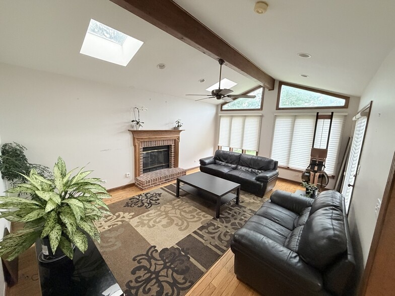 Family room - 361 Chicory Ln