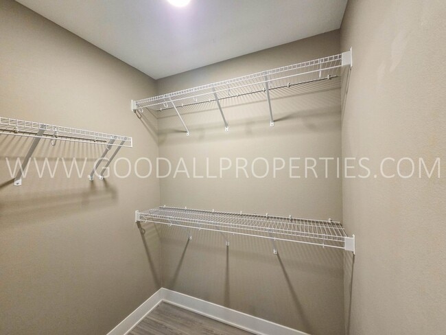 Building Photo - 4-Bedroom, 3.5-Bath Home with Walkout Finished Basement in Norwalk