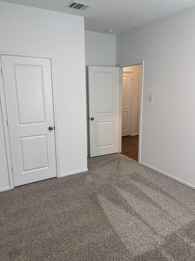 Building Photo - 10646 Vinateros Dr