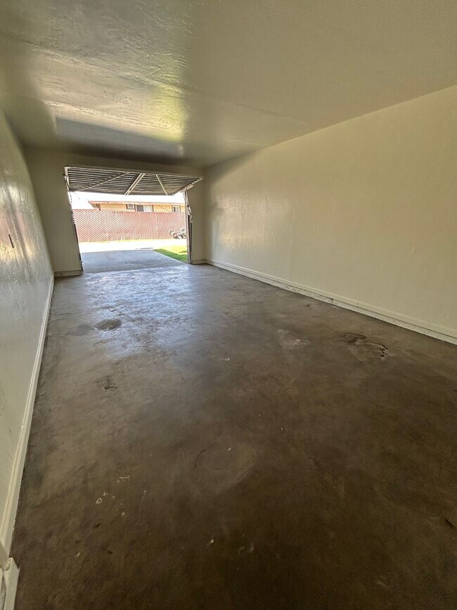 Building Photo - 1110 W Chestnut St