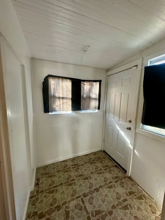 Building Photo - Cute 2 Bed 2 Bath Home for Rent.