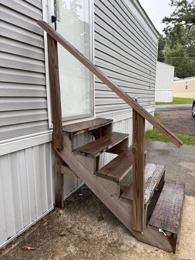 Building Photo - 1608 Golden Springs Rd