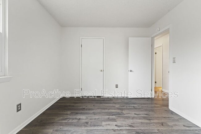 Building Photo - 5761 Luck Ln