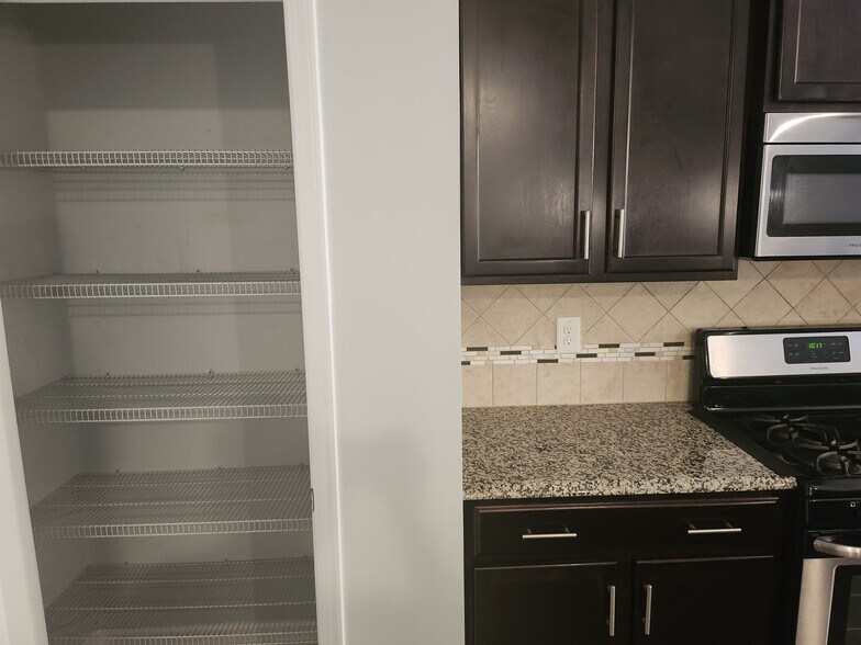 Building Photo - Room in Townhome on Durants Neck Ln