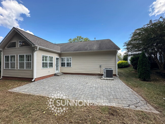 Building Photo - Charming 3-Bedroom Ranch with Sunroom & Wo...