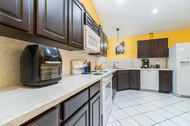 Building Photo - 11911 Hickorynut Dr