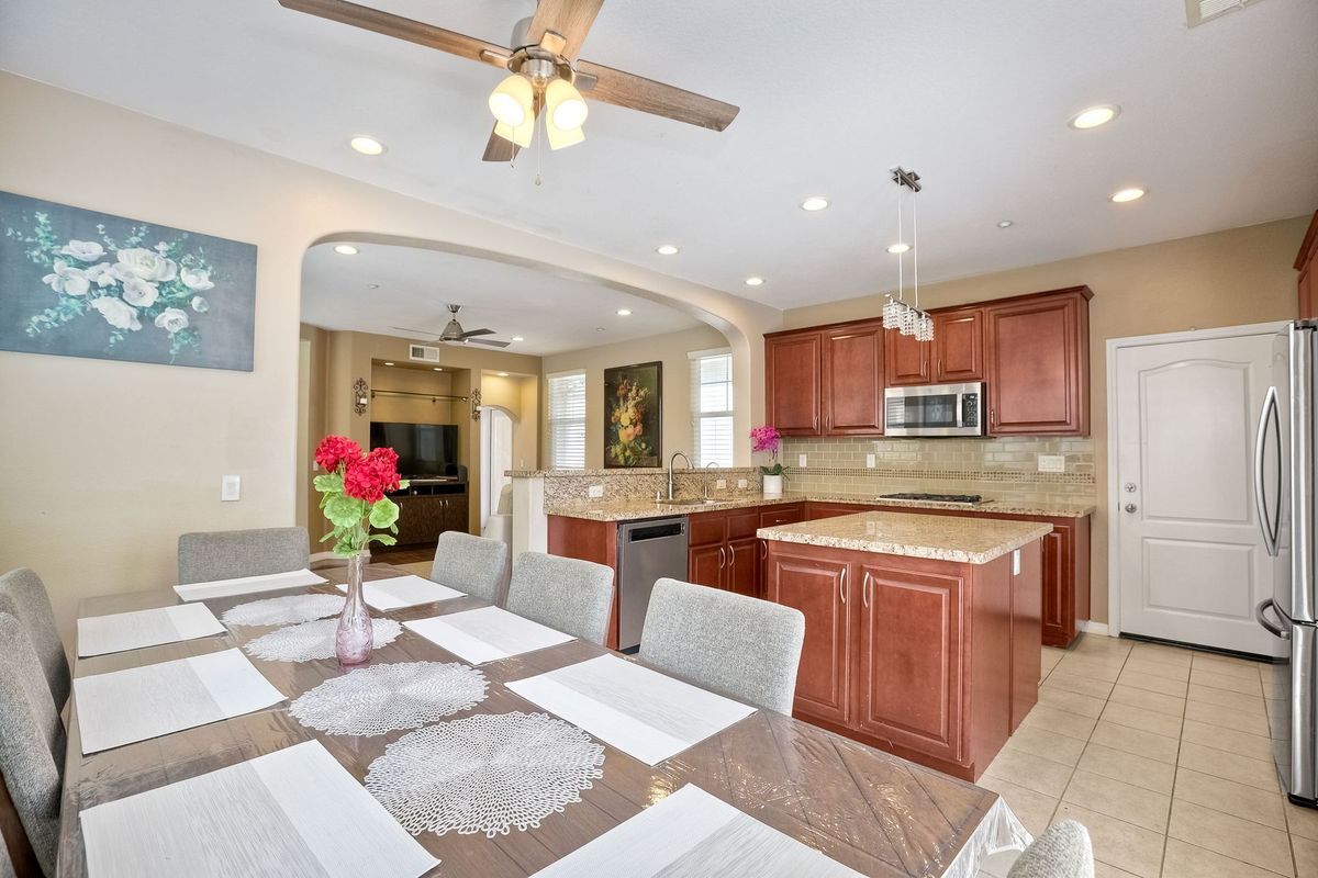 Building Photo - 10419 Paradisio Pl