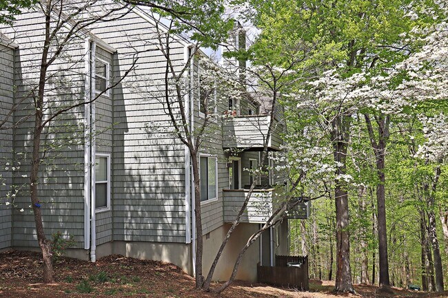 Building Photo - Move-in Ready + Pet-Friendly River Run Condo Near Pen Park