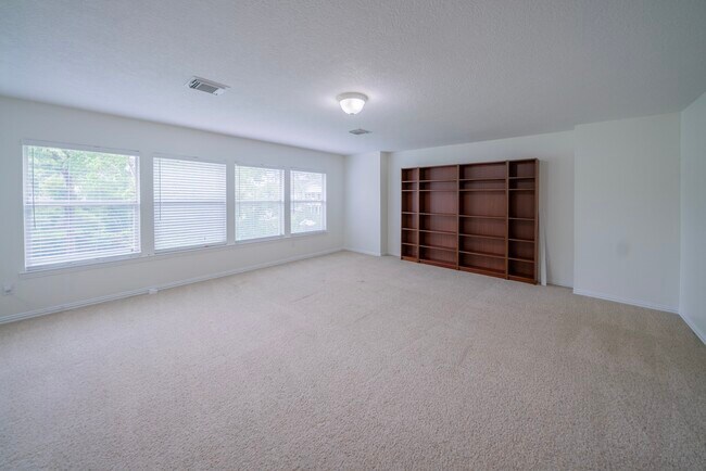 Building Photo - 1415 Sue Barnett Dr