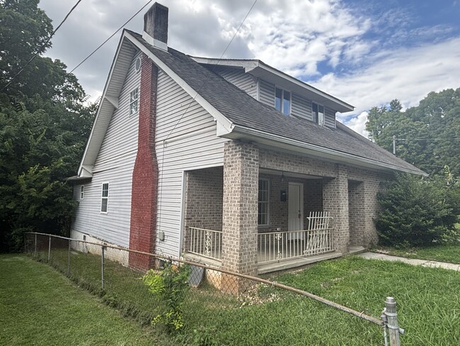 Building Photo - 1630 Wallace St