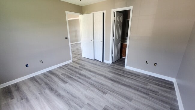Building Photo - 610 N Greenwood Ext