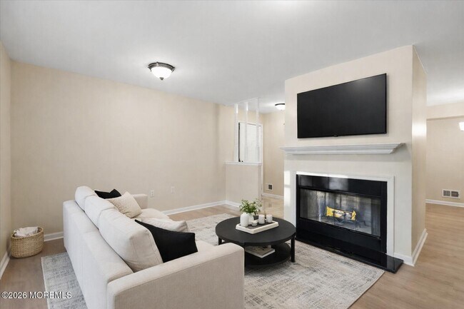 Building Photo - 203 Wellington Pl