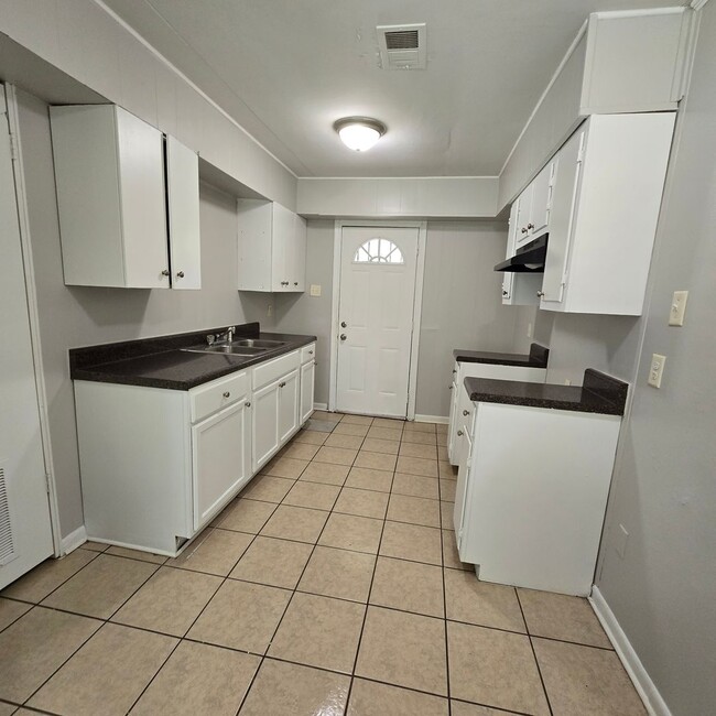 Building Photo - 1222 Canfield Ave