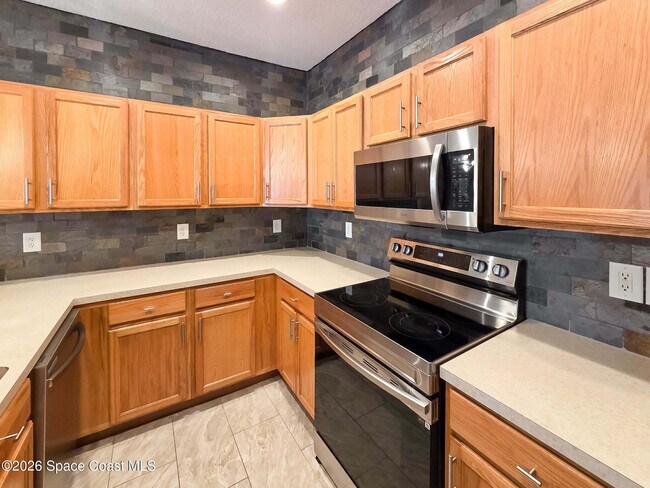 Building Photo - 1015 Venetian Dr