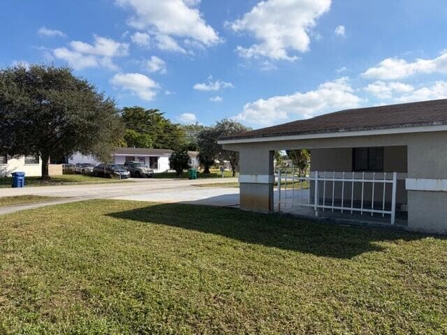 Building Photo - 3500 NW 18th Ct