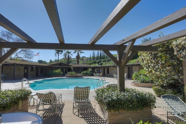 Building Photo - 2Bed/2Bath in Pala Mesa Village~ Cyprus Island